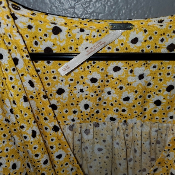 Free People Top puff sleeve drawstring waist 3/4 sleeve Yellow Floral XS 😍 - Picture 4 of 9